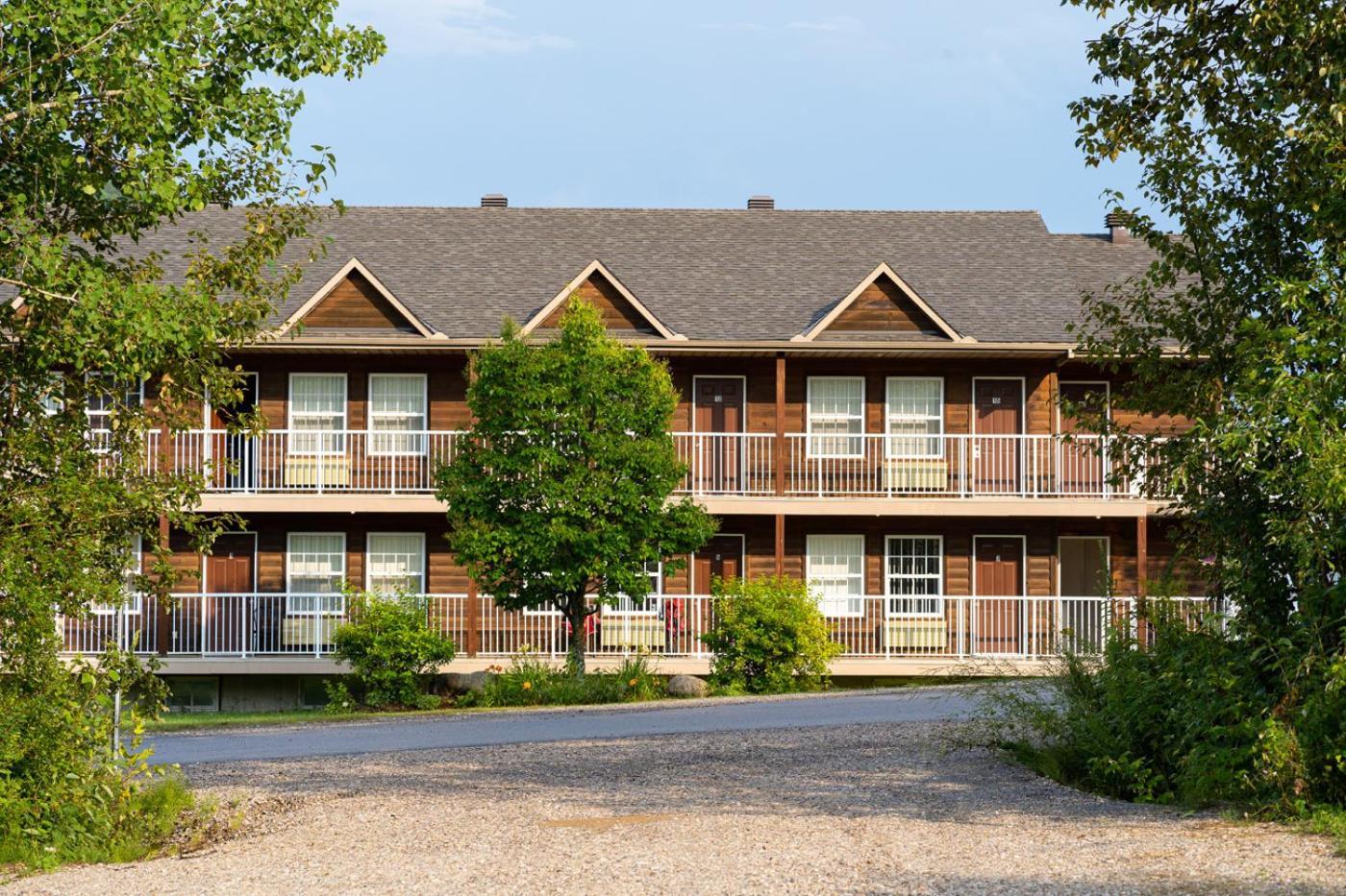 Auberge Royal Papineau Notre-Dame-de-la-Salette Esterno foto